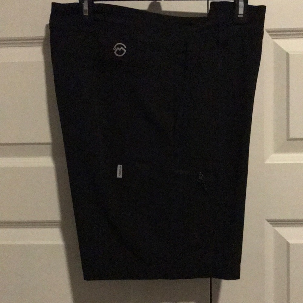 Mens shorts size 32. Pre owned.